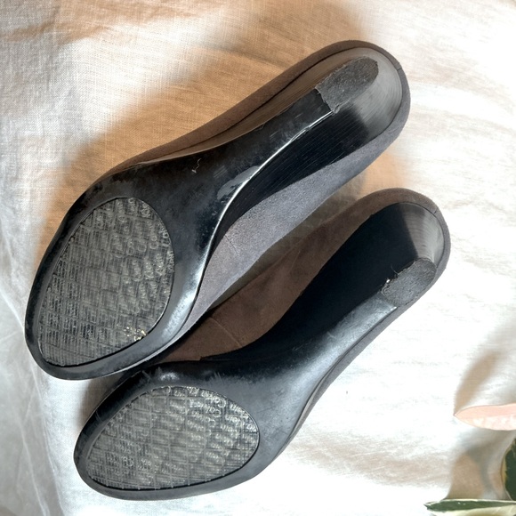 Calvin Klein “Yana” Kid Suede in Graphite- Size 7.5 - Picture 7 of 7